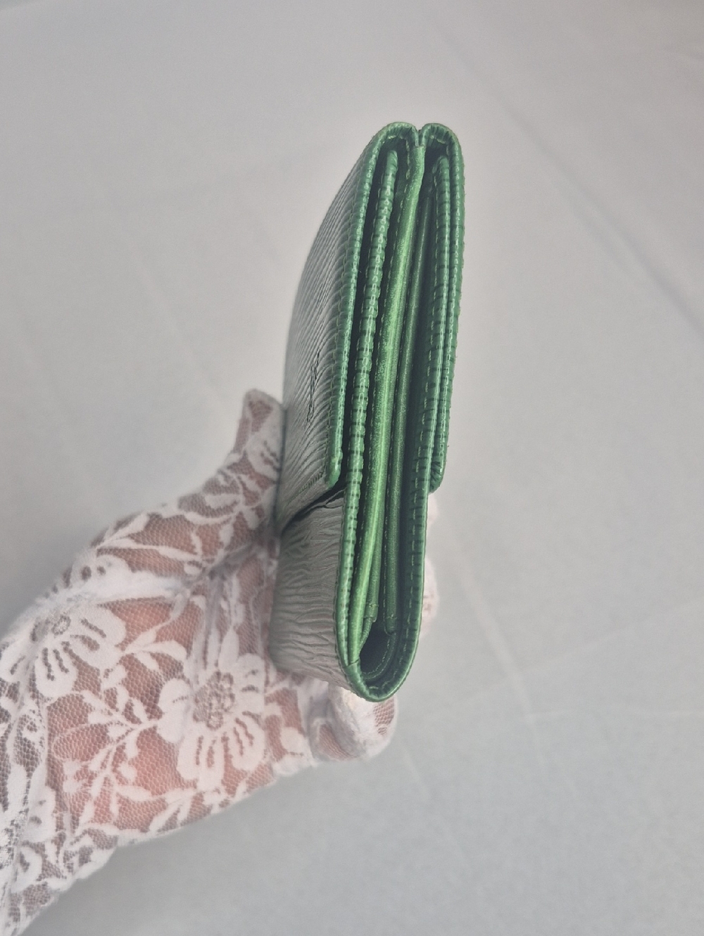 Louis Vuitton EPI Green Trifold Wallet - Picture 16 of 17